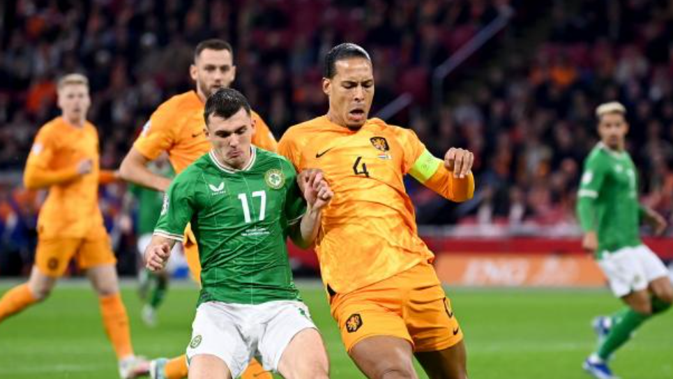 Nederland verslaat Ierland nipt met 1-0 en plaatst zich voor Europa League